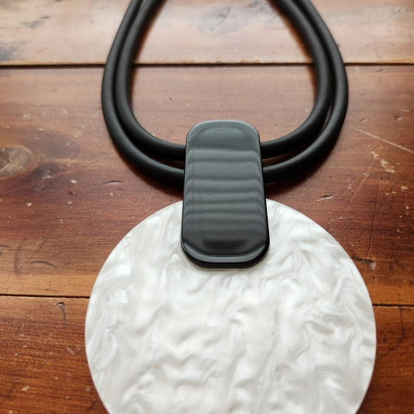 Reversible Black and White Statement Necklace - Picture 8 of 16